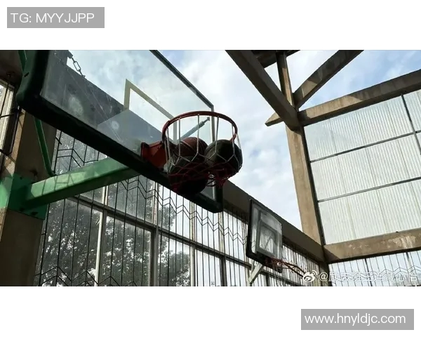 风雨球场：挑战与胜利